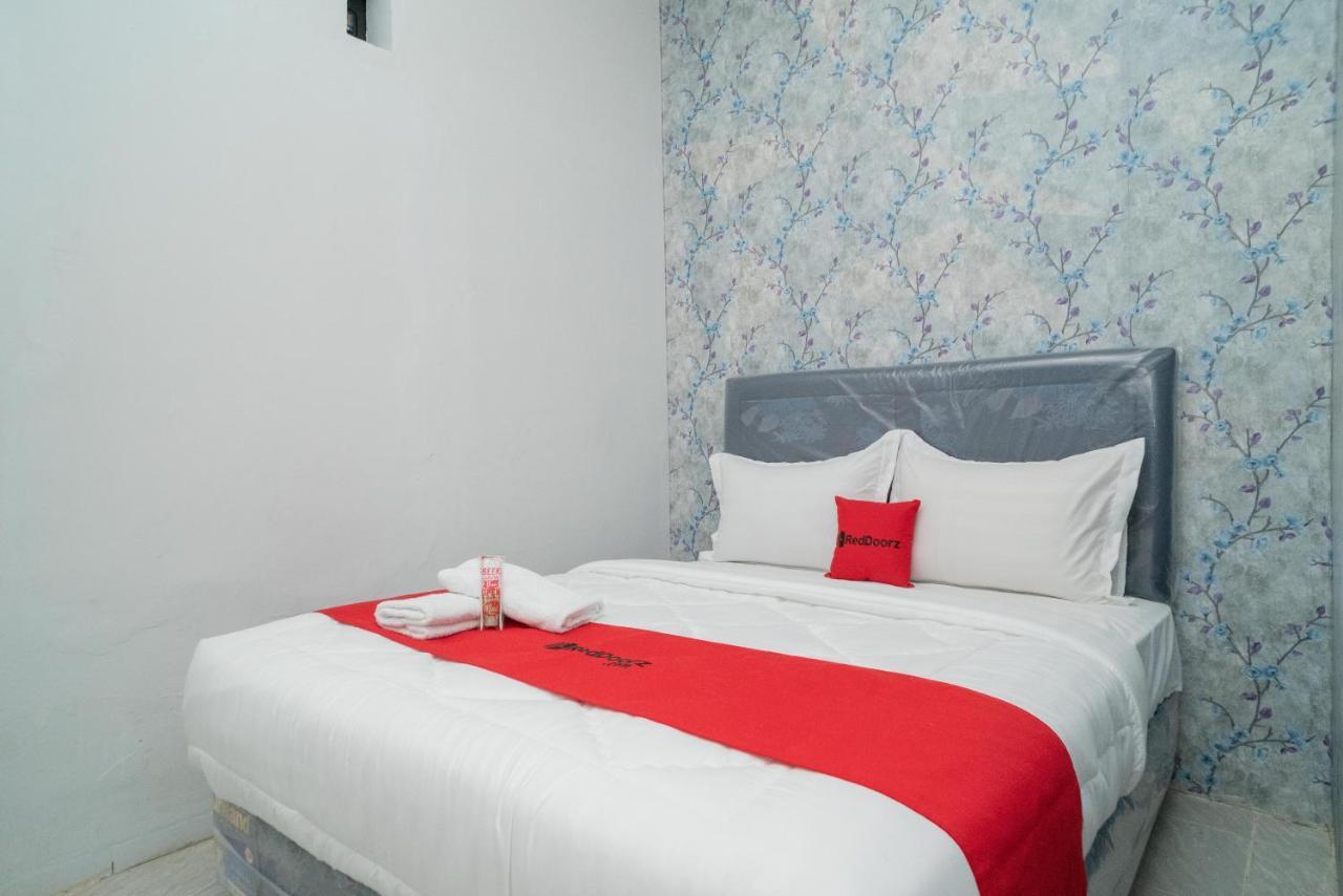 Reddoorz Plus Near Itc Cempaka Mas 2 Jakarta Exterior foto