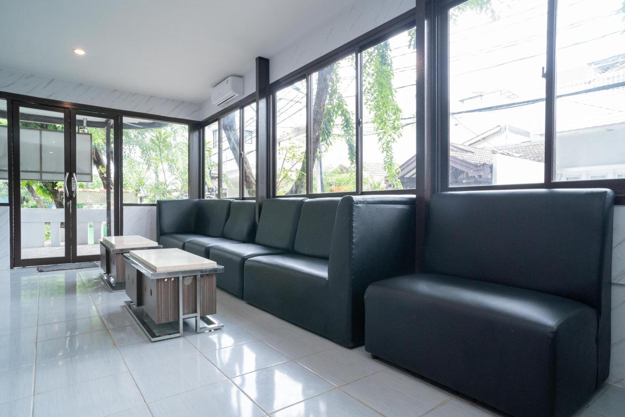 Reddoorz Plus Near Itc Cempaka Mas 2 Jakarta Exterior foto