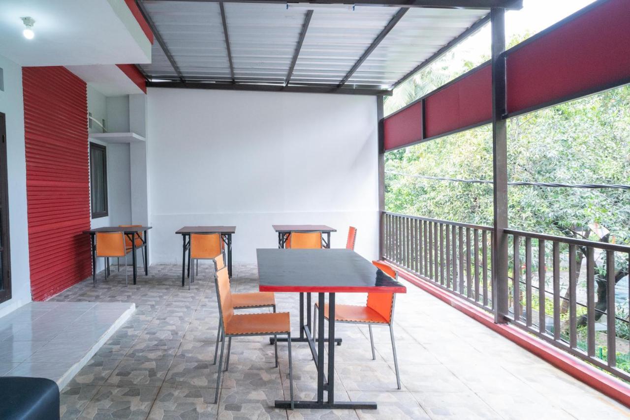 Reddoorz Plus Near Itc Cempaka Mas 2 Jakarta Exterior foto